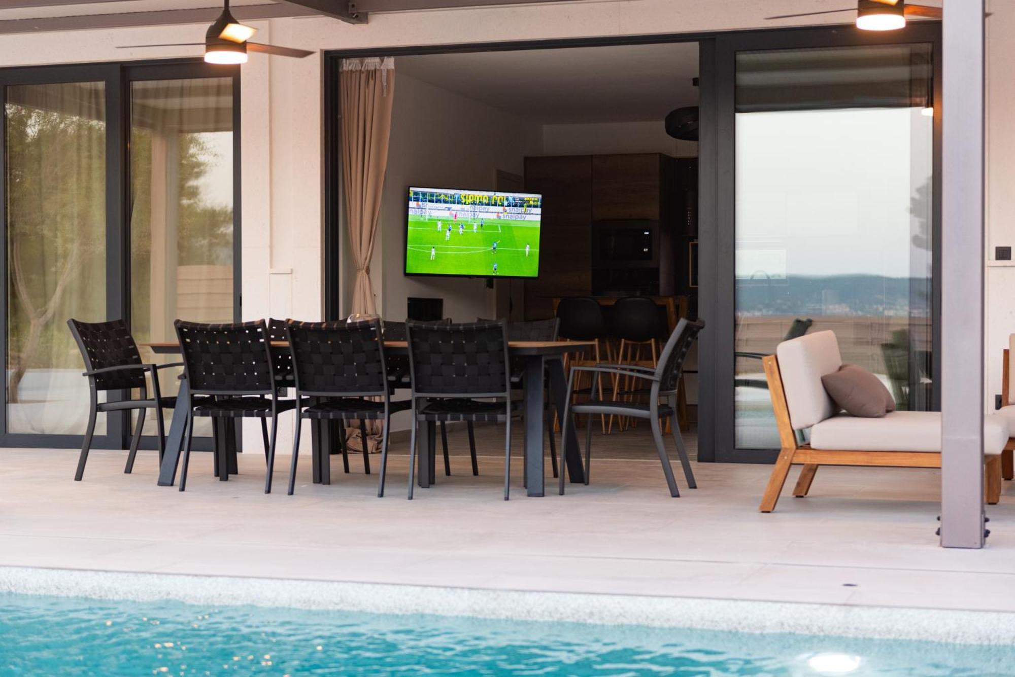 Beach Haven House With Pool And Jacuzzi Kaštela Eksteriør billede