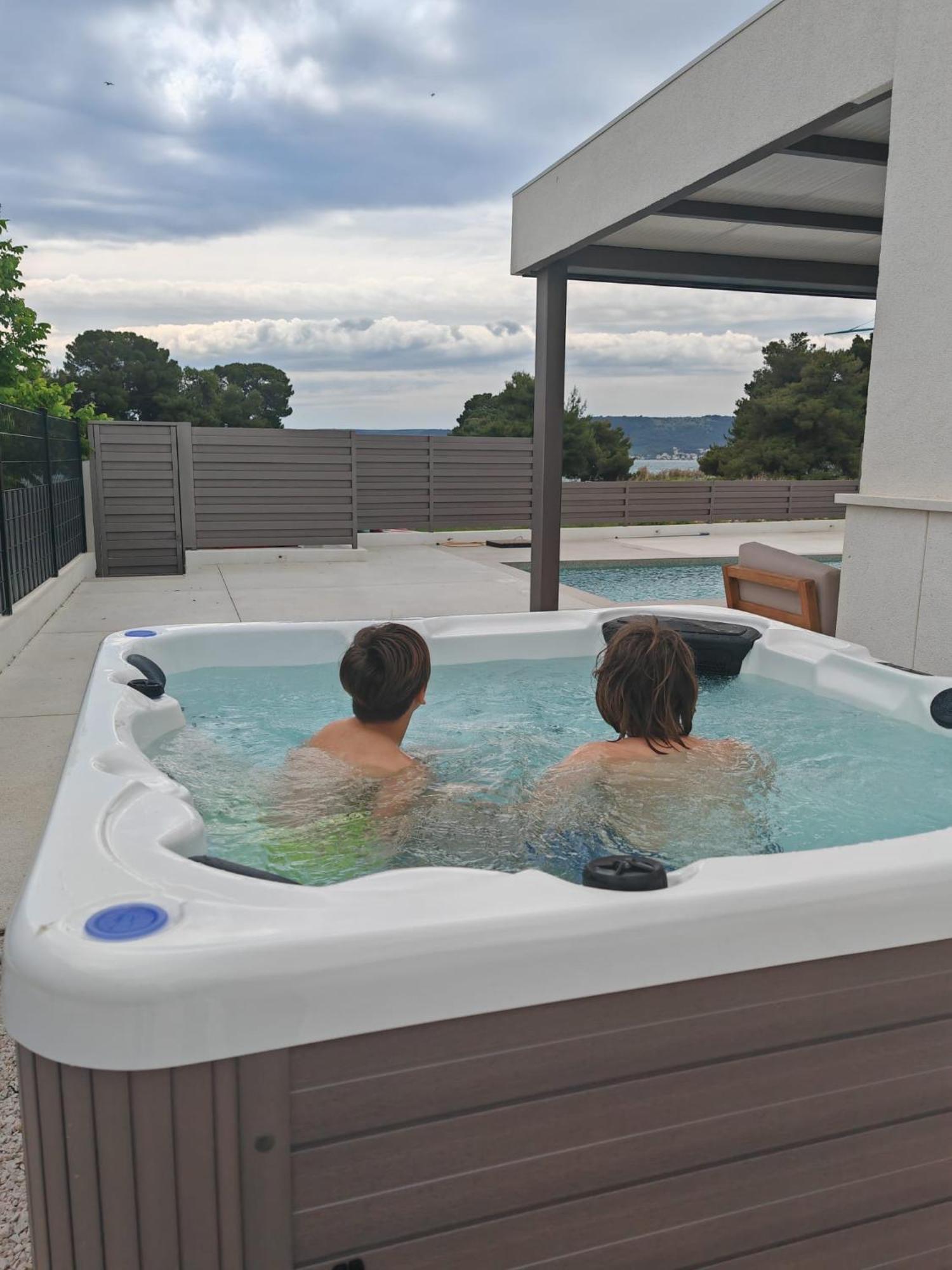 Beach Haven House With Pool And Jacuzzi Kaštela Eksteriør billede